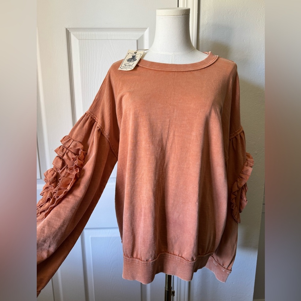 NWT Easel Sweater Ruffle Sleeves Size Small